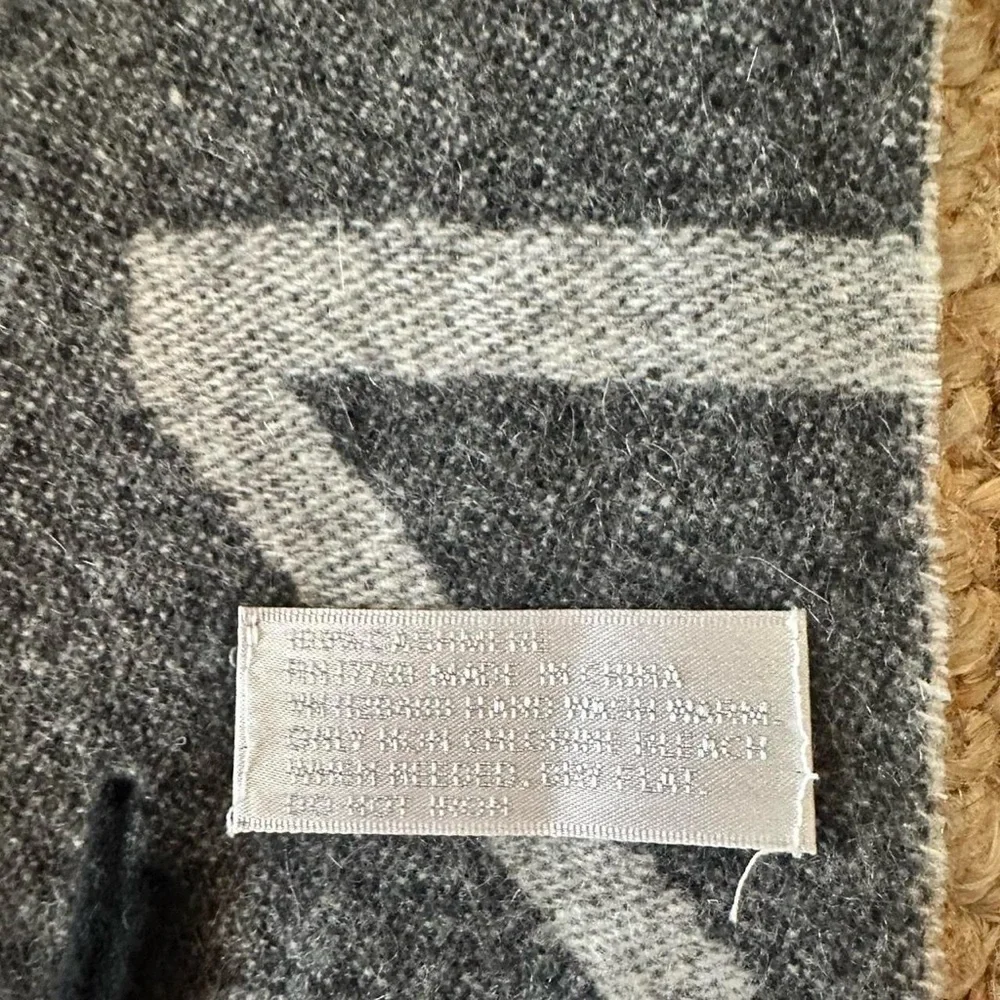 Isaac Mizrahi 100% Cashmere Logo Scarf Gray & Black Fringe Designer Winter Wrap